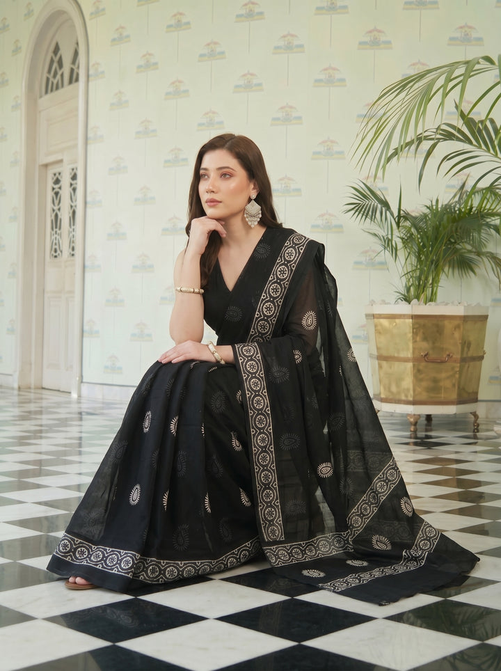 PREMIUM SOFT CREPE GEORGETTE SAREE WITH TRADITIONAL WHITE PRINT & DESIGNER BORDER - BLACK