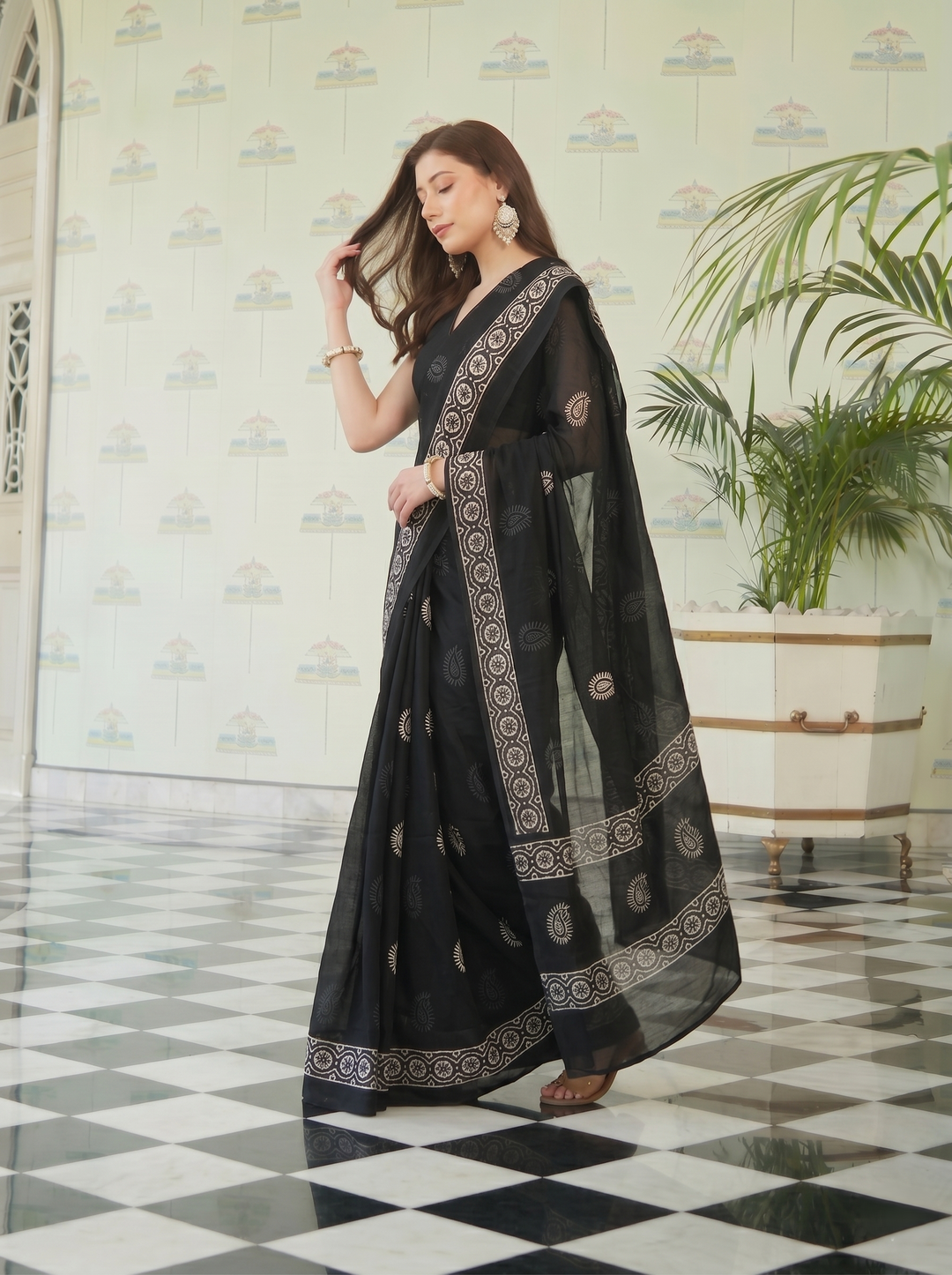 PREMIUM SOFT CREPE GEORGETTE SAREE WITH TRADITIONAL WHITE PRINT & DESIGNER BORDER - BLACK